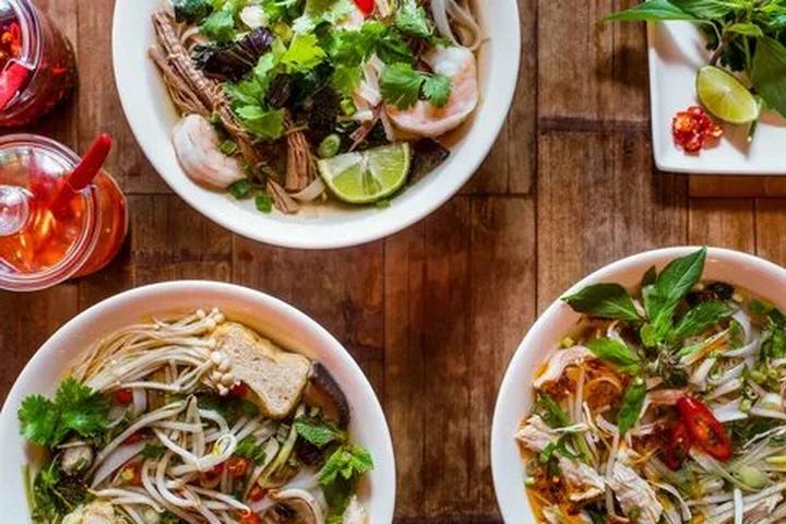 Nội dung: Trong một bóng mát trong mùa hè nóng bỏng, một cột mốc trong lịch sử nhạc