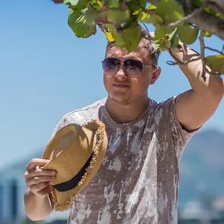 Áo sơ mi cổ bèo: Áo sơ mi cổ bèo là một trong những lỗi thời trong thời trang mà
